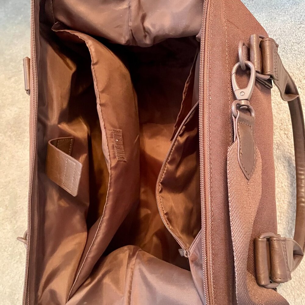 Beis Full Size Weekender Bag in Maple- only used once. - Picture 4 of 4